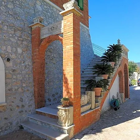 Torre Saracena Bed & Breakfast 3*